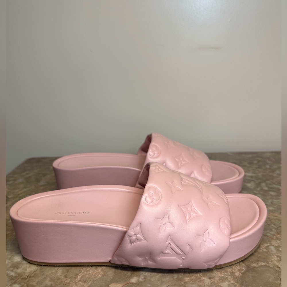 LOUIS VUITTON | Lambskin Embossed Monogram Jumbo Flatform Mule Sandals